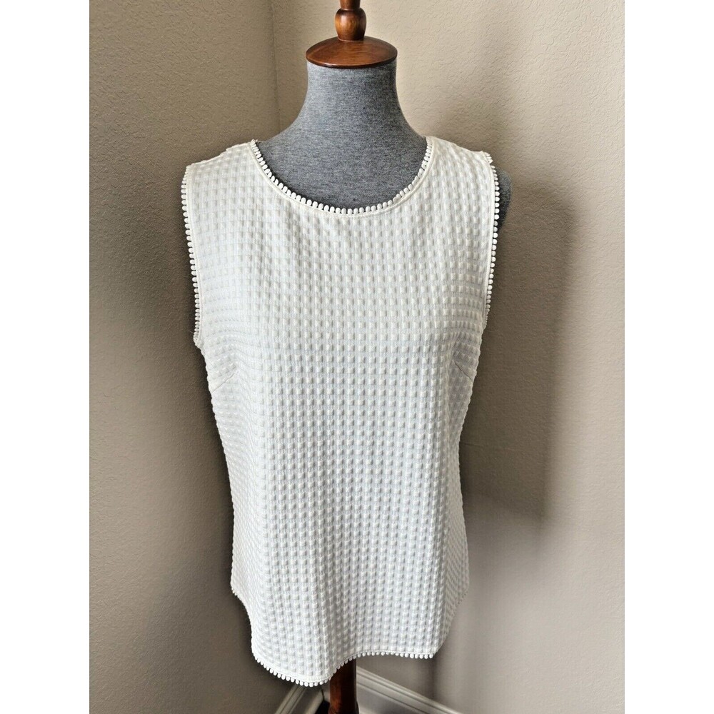 Banana Republic White Textured Sleeveless Blouse